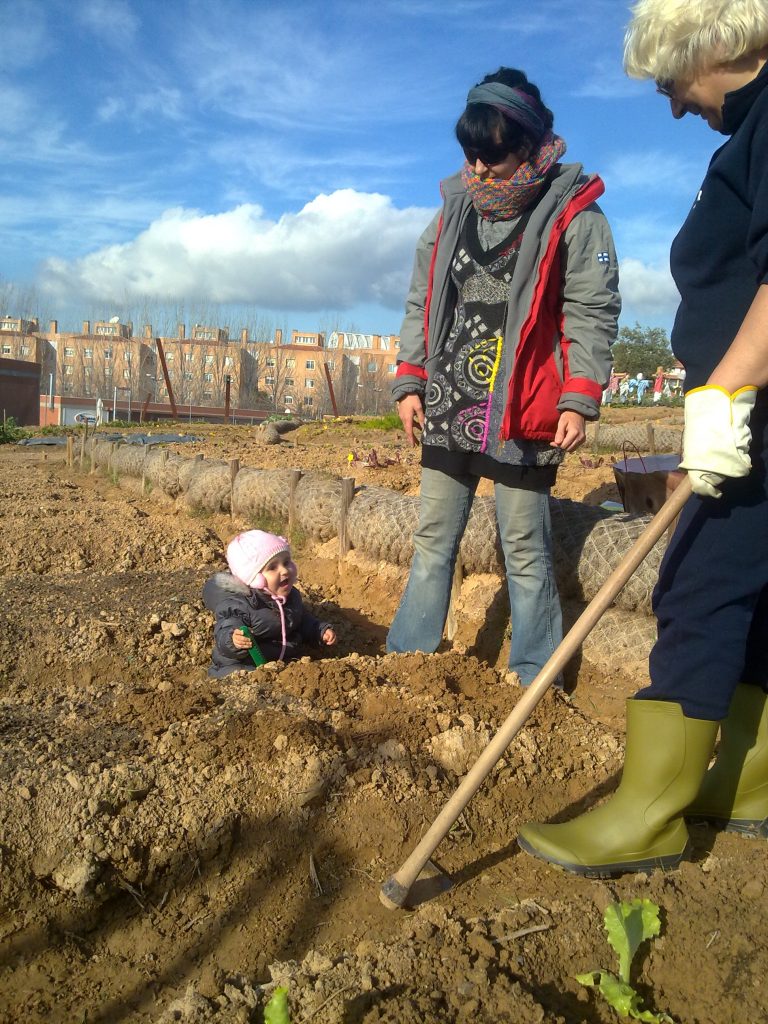 Abuela, hija, nieta HORTELANAS - Huertos Urbanos- Jardín Botánico de Córdoba